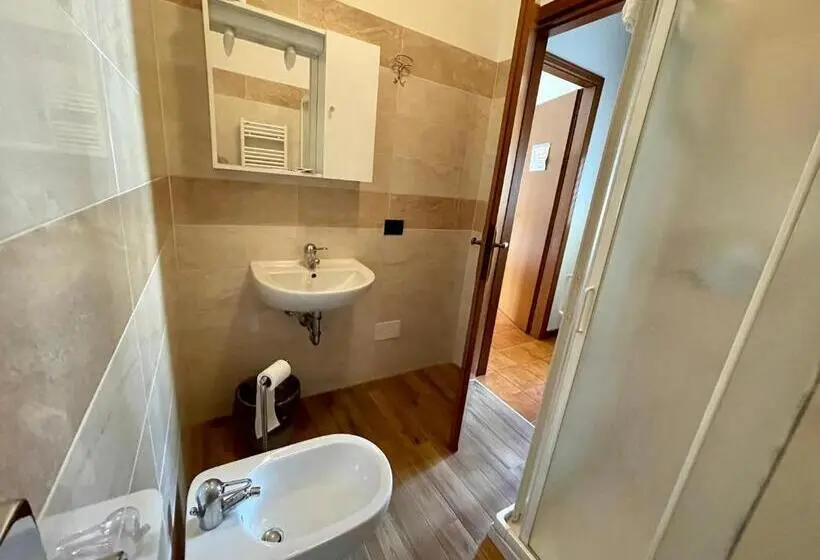 Standard Kolmen Hengen Huone, A Paranza