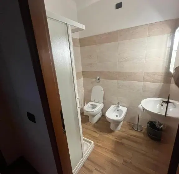 Standard Kolmen Hengen Huone, A Paranza