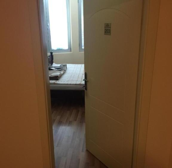 اتاق لوکس, Bed & Breakfast Karavan