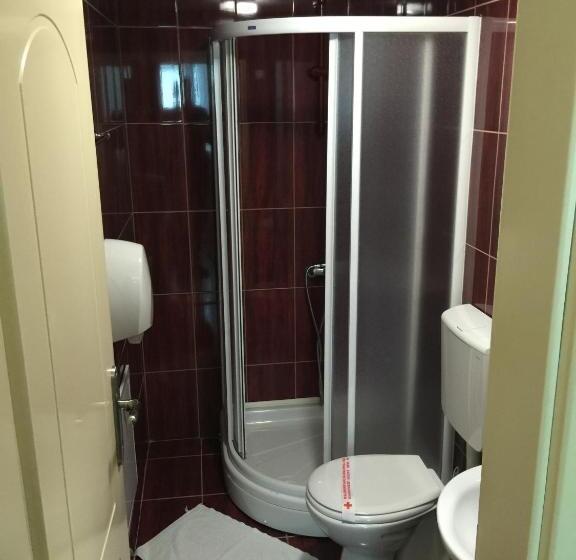 اتاق لوکس, Bed & Breakfast Karavan