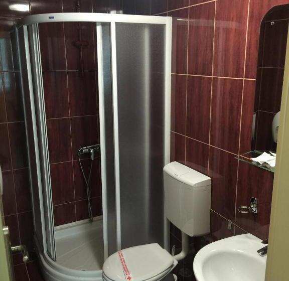 اتاق لوکس, Bed & Breakfast Karavan