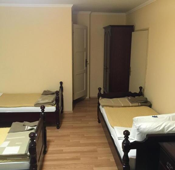 اتاق لوکس چهار تخته, Bed & Breakfast Karavan