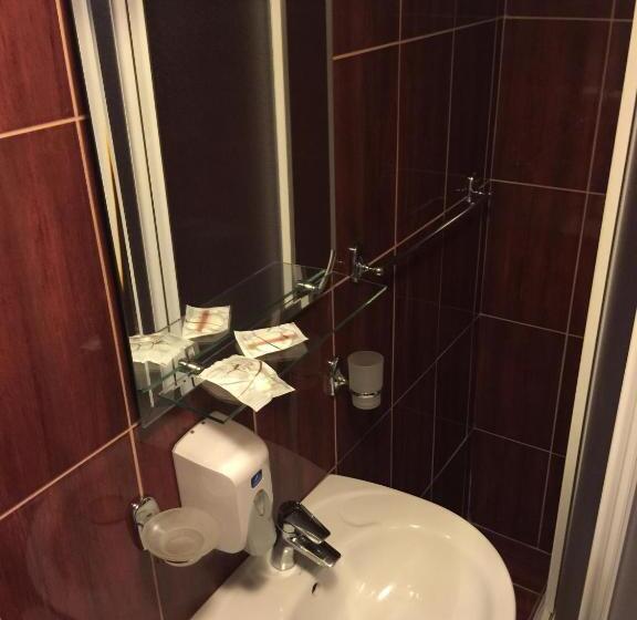 اتاق لوکس, Bed & Breakfast Karavan