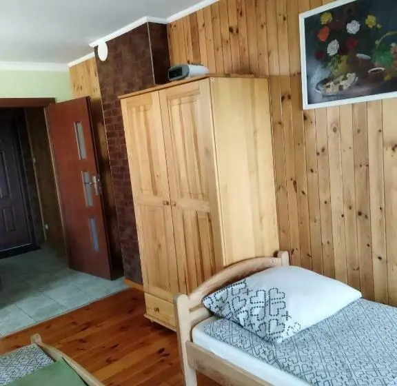 Perhehuone, Pokoje Inulec