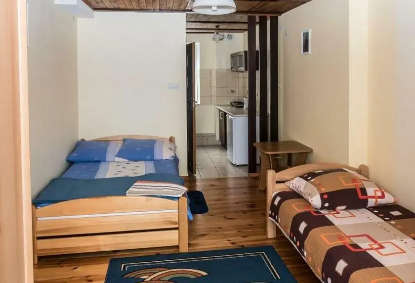Standard Triple Room with Terrace, Pokoje Inulec