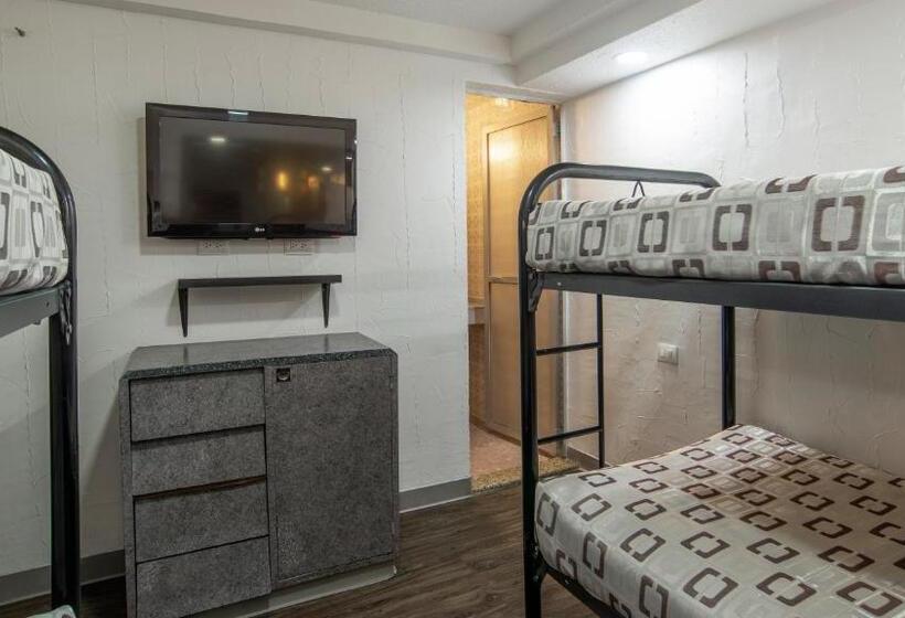 Economy Quadruple Room, Unico