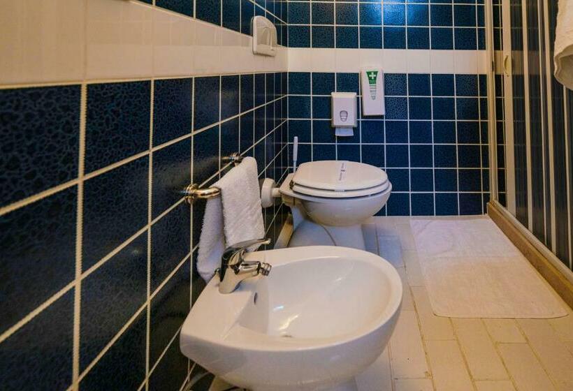 غرفة قياسية ثلاثية مزودة بشرفة, B&b Nu Suennu