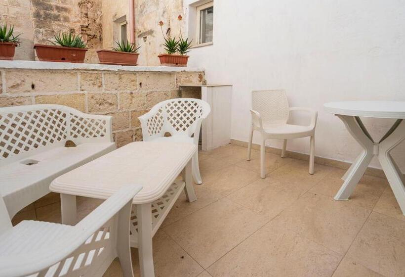 جناح عائلي, B&b Nu Suennu