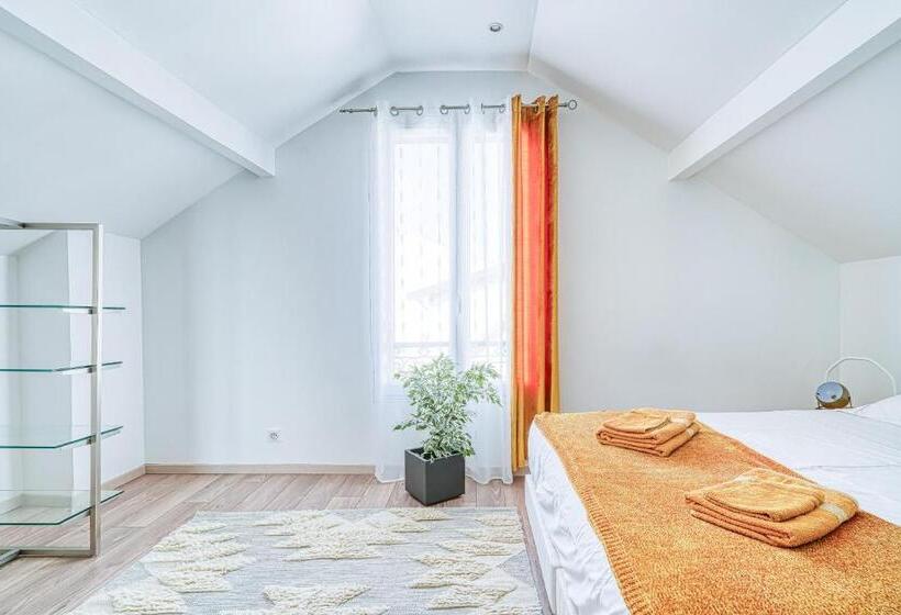 Standard room with outdoor bath, Greg & Theo S