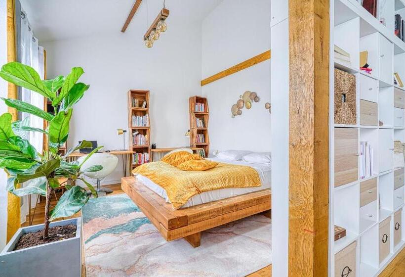 شقة غرفة واحدة مزودة بتراس, Greg & Theo S