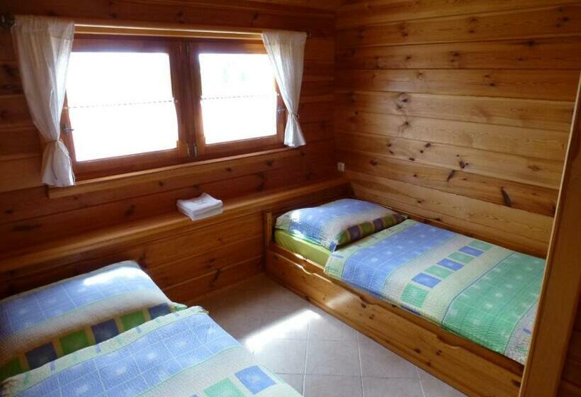 חדר סטנדרט לארבעה, Restaurace Vráž