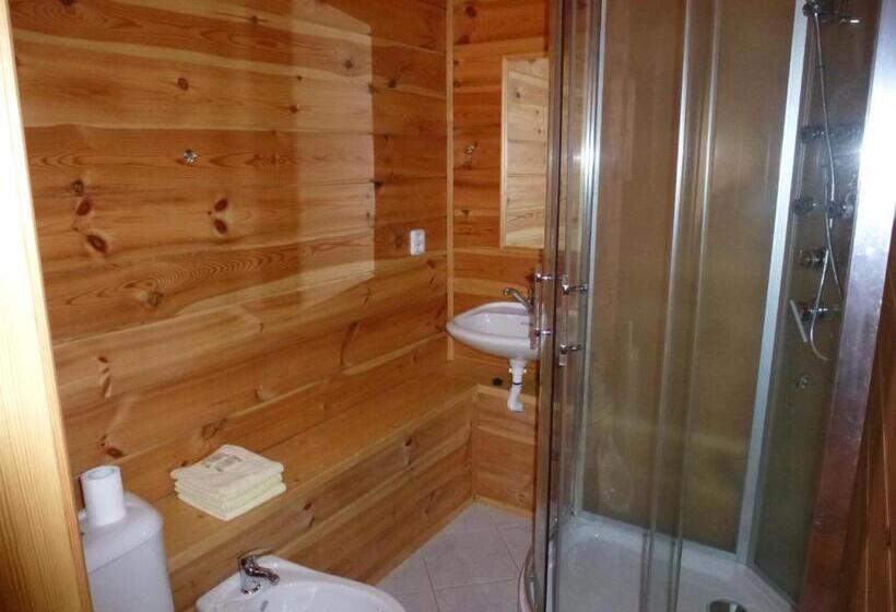 חדר סטנדרט לשלושה, Restaurace Vráž