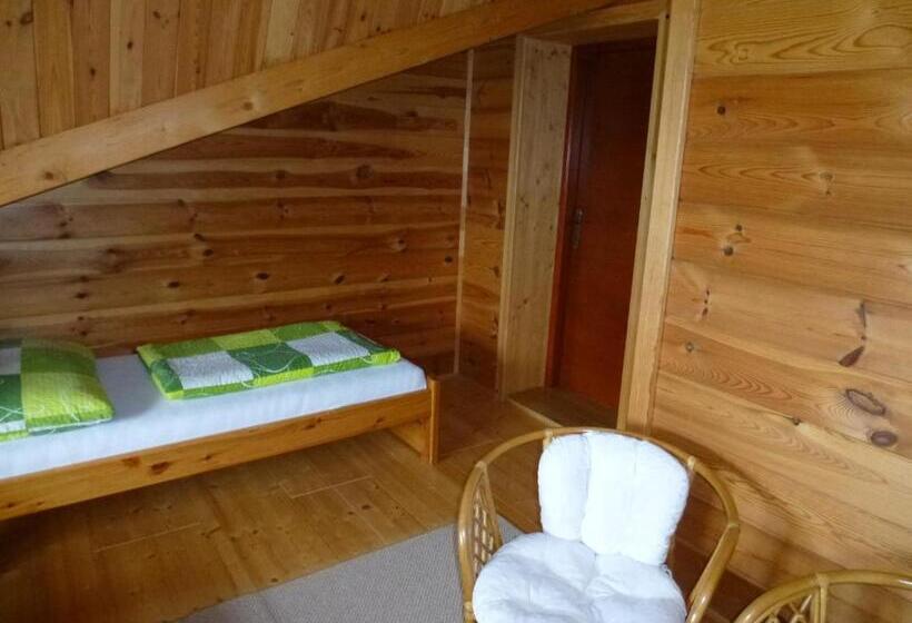 חדר סטנדרט לשלושה, Restaurace Vráž