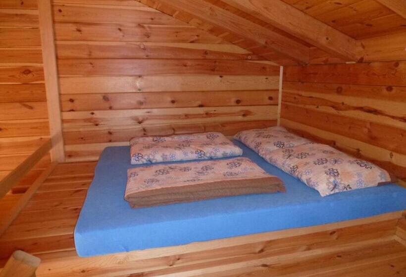 חדר משפחתי, Restaurace Vráž