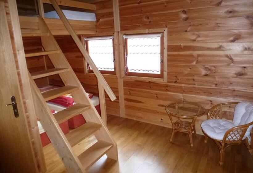 חדר משפחתי, Restaurace Vráž