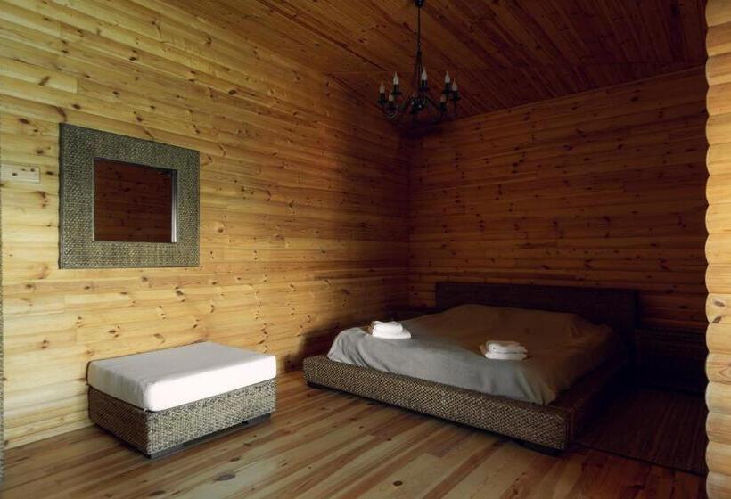 اتاق خانوادگی, Borovoe Country Club