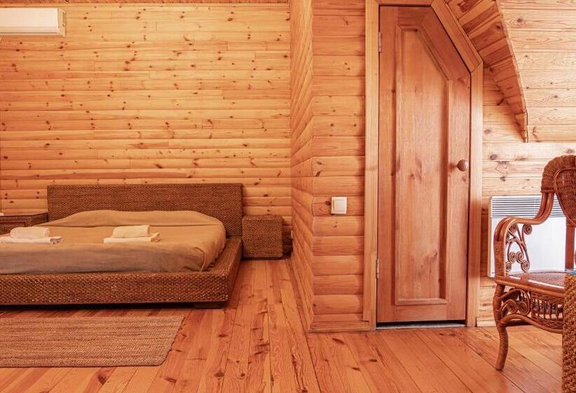 اتاق خانوادگی, Borovoe Country Club