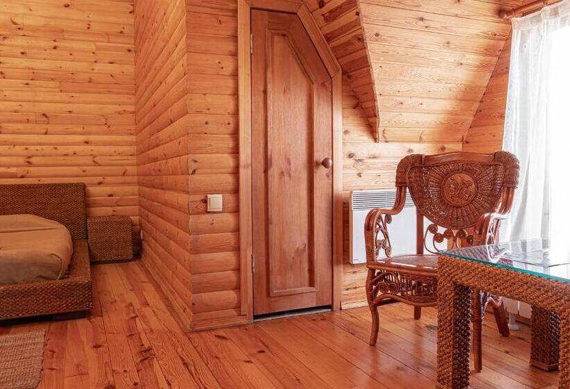 اتاق خانوادگی, Borovoe Country Club