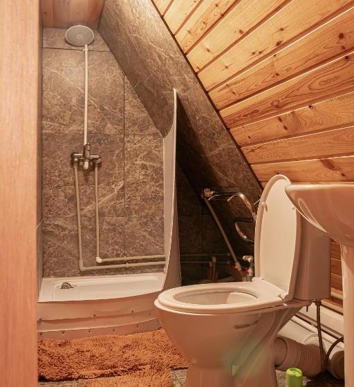 اتاق خانوادگی, Borovoe Country Club