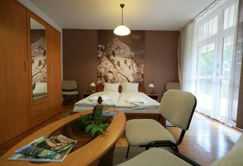 غرفة قياسية مزوَّدة بشُرفة, Geopark Vendégház