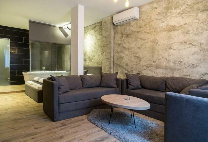 اتاق لوکس با وان آب گرم, Empire Luxury Apartments