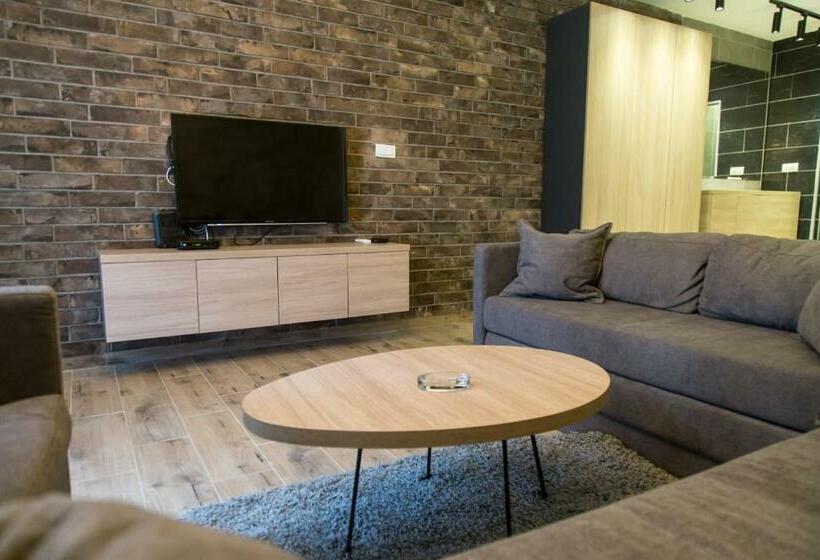 اتاق لوکس با وان آب گرم, Empire Luxury Apartments
