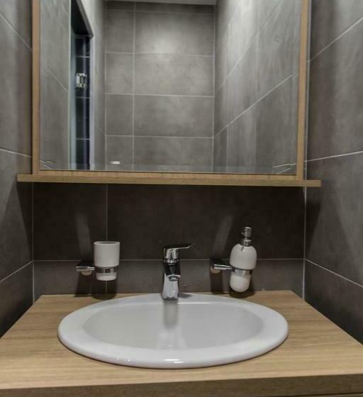 اتاق لوکس با وان آب گرم, Empire Luxury Apartments