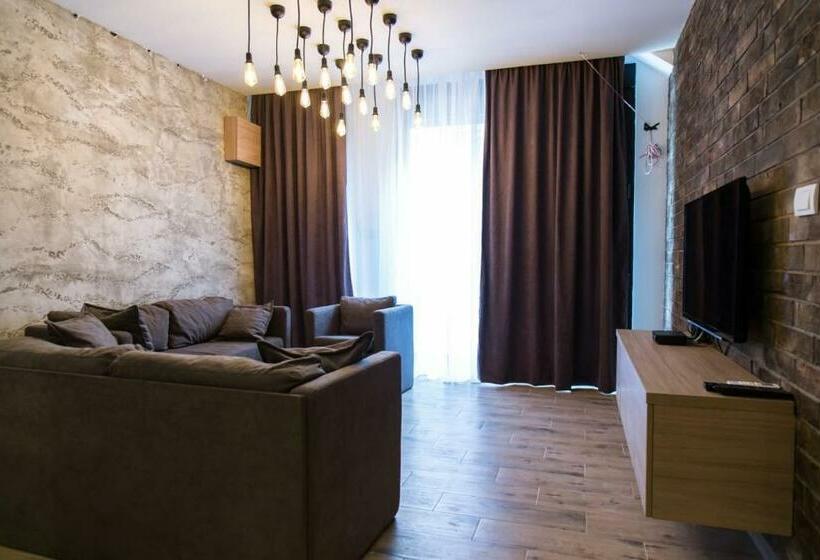 اتاق لوکس با وان آب گرم, Empire Luxury Apartments