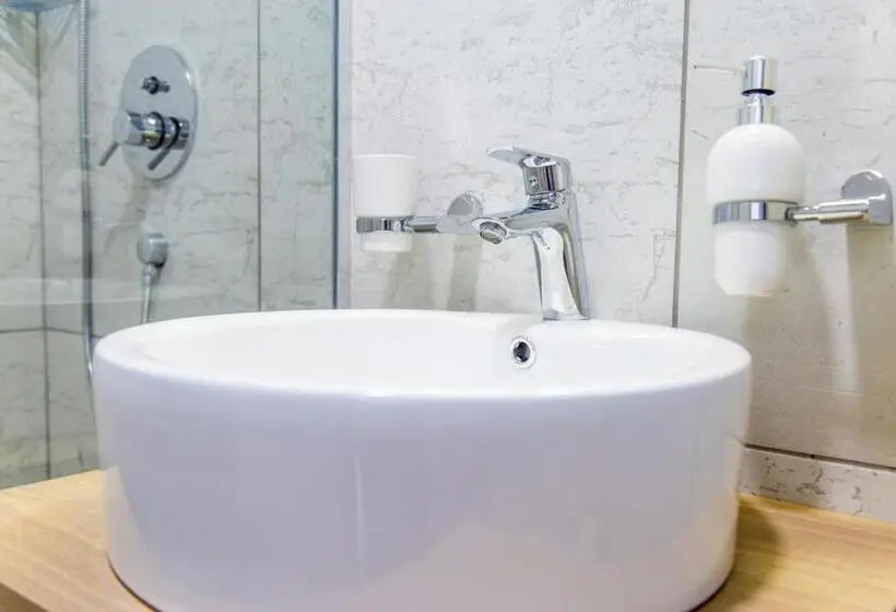 اتاق استاندارد با بالکن, Empire Luxury Apartments