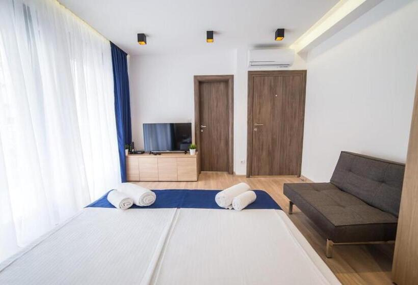 اتاق استاندارد با بالکن, Empire Luxury Apartments