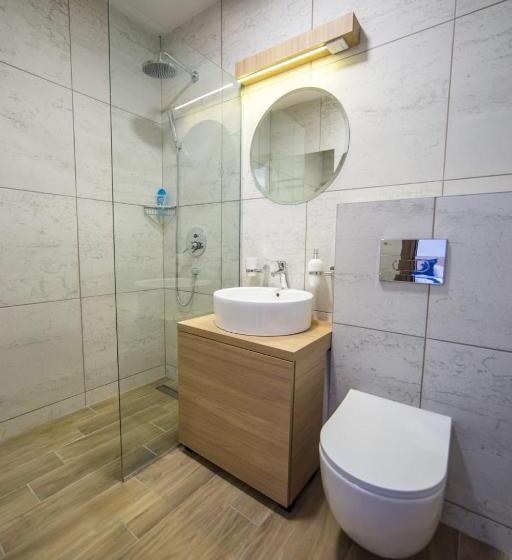 اتاق استاندارد با بالکن, Empire Luxury Apartments