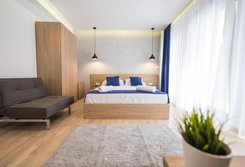 اتاق استاندارد با بالکن, Empire Luxury Apartments