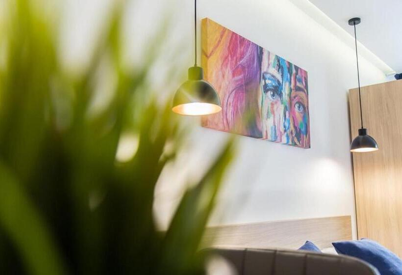 اتاق استاندارد, Empire Luxury Apartments