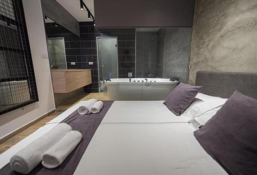 سوئیت با وان آب گرم, Empire Luxury Apartments