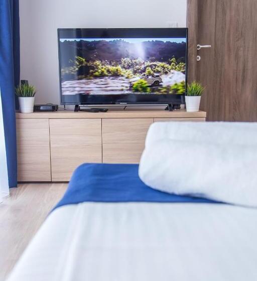 اتاق استاندارد با بالکن, Empire Luxury Apartments