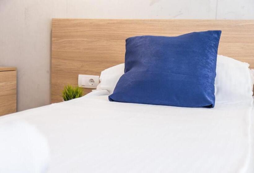 اتاق استاندارد با بالکن, Empire Luxury Apartments