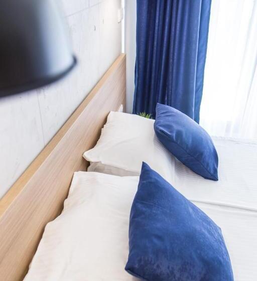 اتاق استاندارد با بالکن, Empire Luxury Apartments