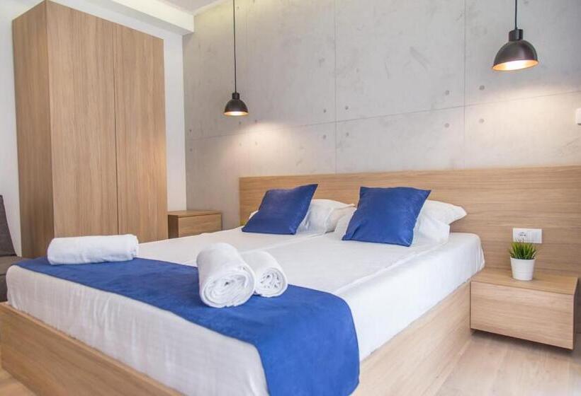 اتاق استاندارد با بالکن, Empire Luxury Apartments