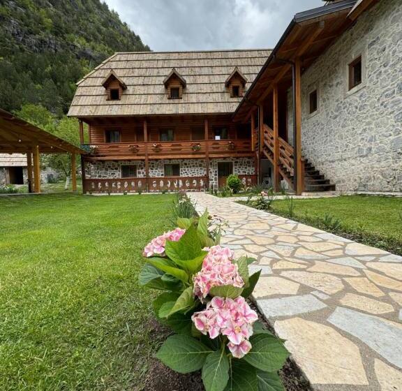 Quarto Estandar Vista Montanha, Guesthouse Prrockaj Theth