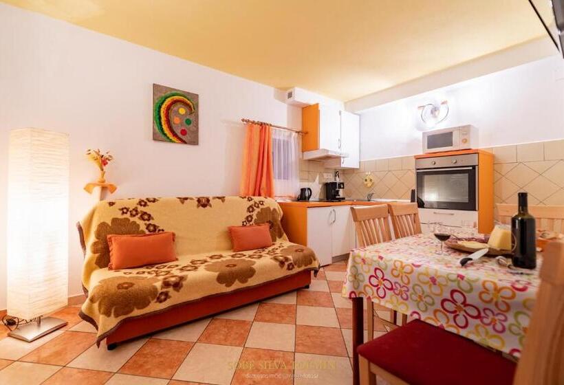 اتاق سه‌نفرۀ استاندارد با سرویس بهداشتی بیرون از اتاق, Guesthouse Sobe Silva