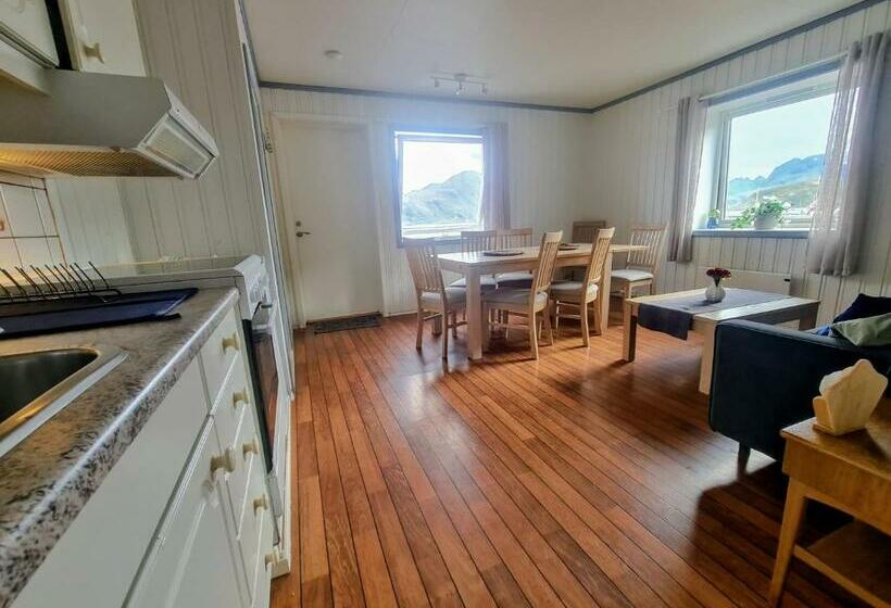 Апартаменты 2 Спальни, Lydersen Rorbuer Hostel And Apartments Kvalvika And Rytten