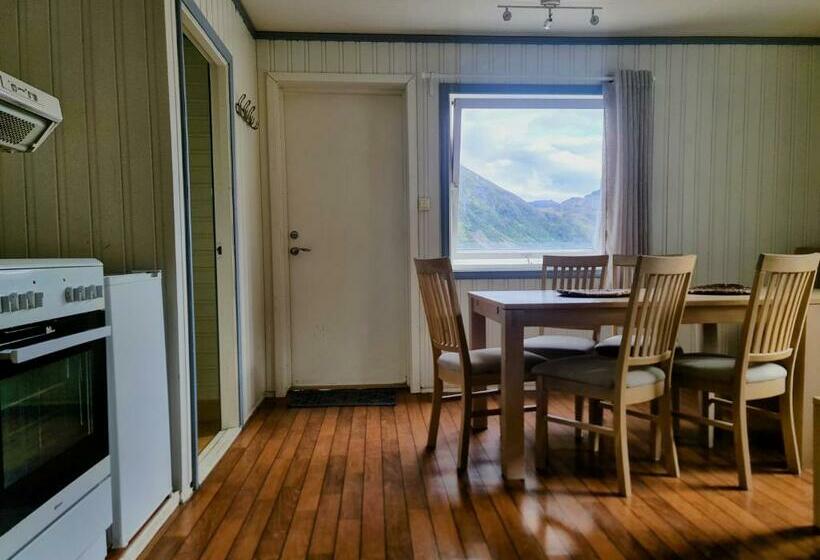 Апартаменты 2 Спальни, Lydersen Rorbuer Hostel And Apartments Kvalvika And Rytten