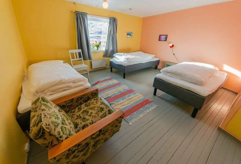 バス共有のスタンダードルーム, Lydersen Rorbuer Hostel And Apartments Kvalvika And Rytten