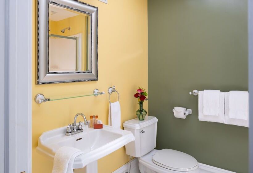 غرفة قياسية, Castle In The Country