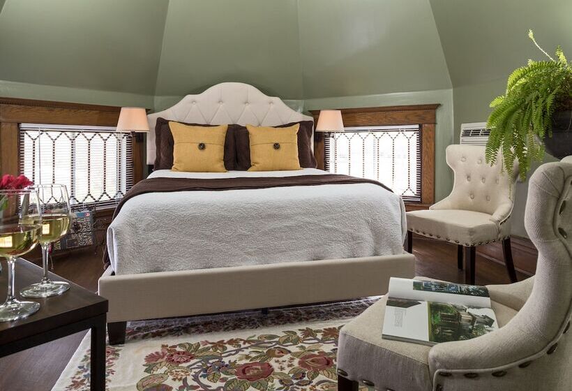 غرفة قياسية, Castle In The Country