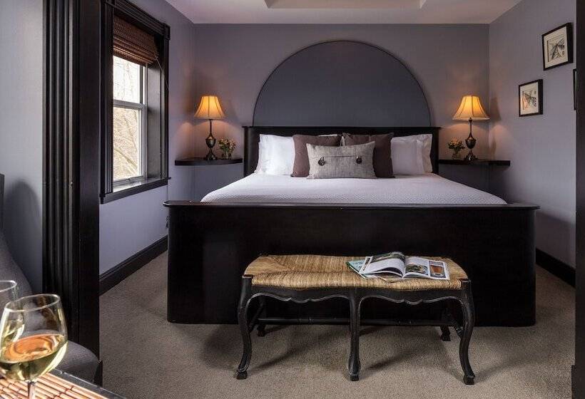 جناح, Castle In The Country