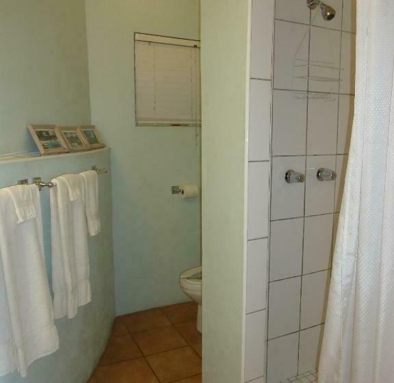 اتاق اکونومی با حمام مشترک, Galleon House