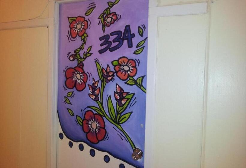 اتاق استاندارد, Galleon House