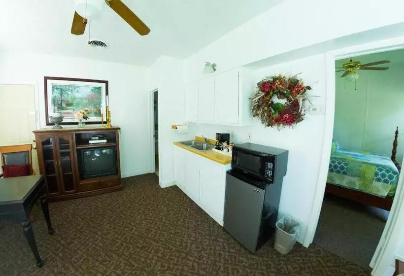 デラックススイート, Oak Park Inn