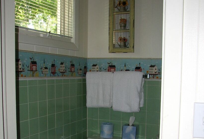 غرفة قياسية رباعية, Oak Park Inn